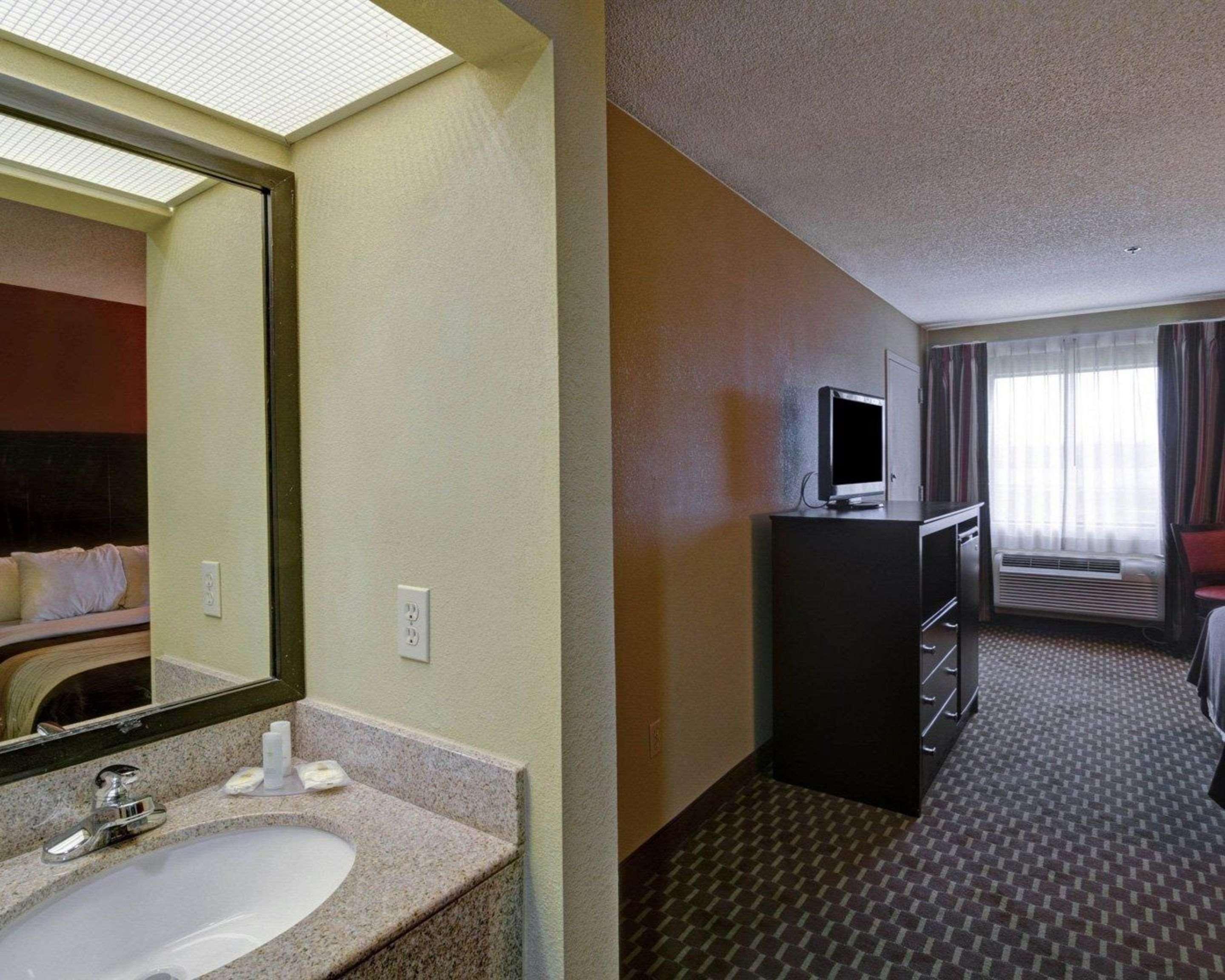 Quality Inn & Suites Pine Bluff Eksteriør bilde